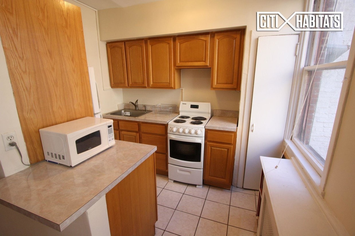 Building Photo - 117 E 35th St