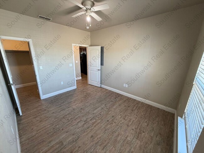 Foto del edificio - 2404 E 14th St