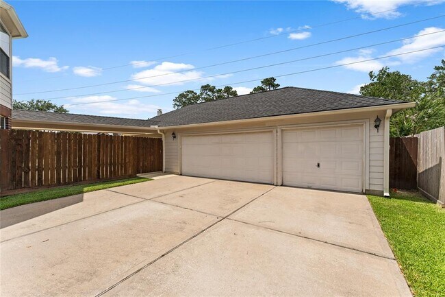 Foto del edificio - 13146 Oakwood Manor Dr