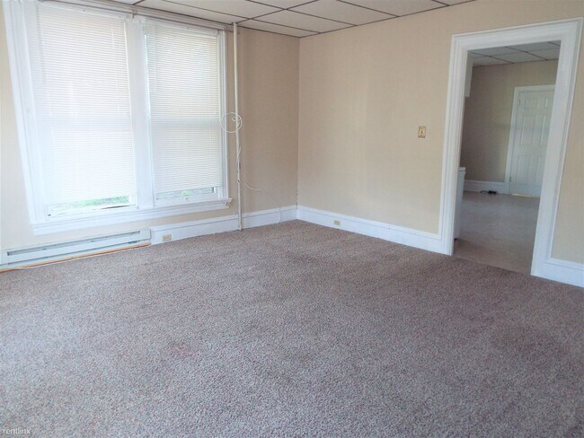 Building Photo - 1 br, 1 bath  - 205 E Main St Apt 1