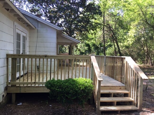 Building Photo - 408 Murat St