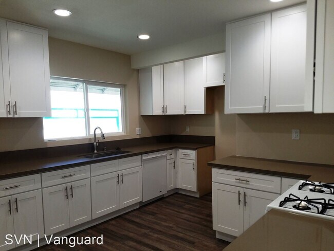 Foto del edificio - 1 br, 0.5 bath Room For Rent - Old Town Or...