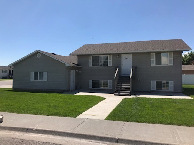 Foto principal - DO NOT APPLY WITH LEGACY Great 2 bedroom 1...