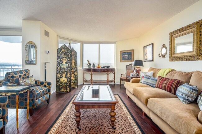 Foto del edificio - 935 Harmon Cove Tower