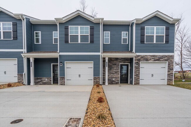 Foto del edificio - Beautiful newly constructed 3 bed and 2.5 bath townhouse with garage in the heart of jonesborough.