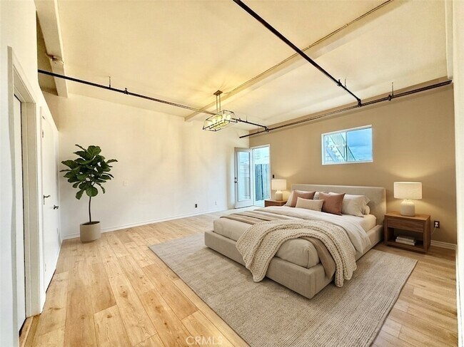 Foto del edificio - 312 W 5th St