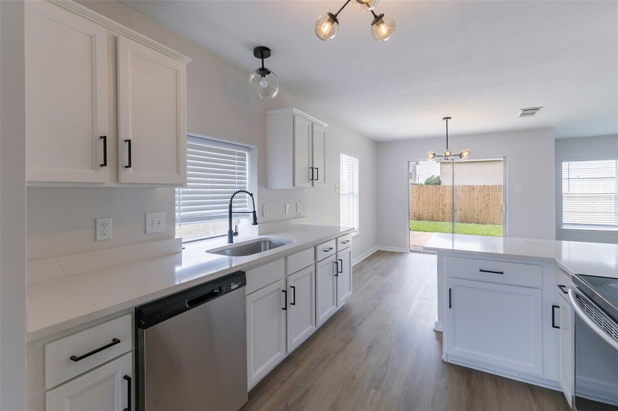 Foto principal - 16711 Hollow Ridge Dr