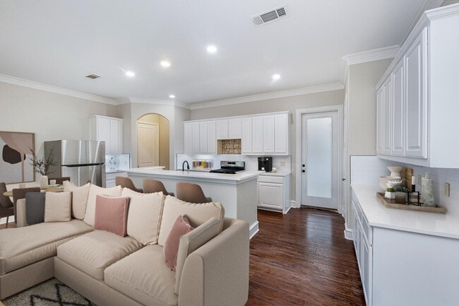 Building Photo - Gorgeous M Streets townhome with great roo...