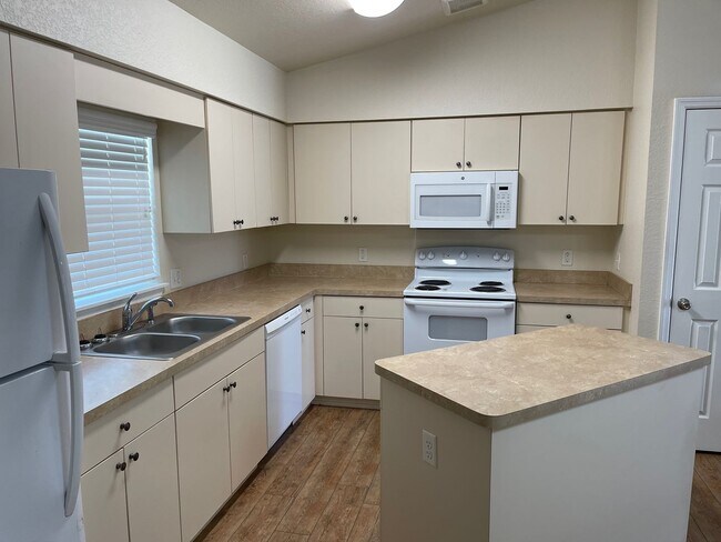 Foto del edificio - 8118 Juniper Rd