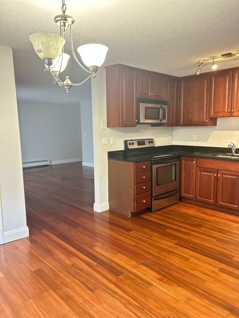 Building Photo - 1820 Skyline Dr