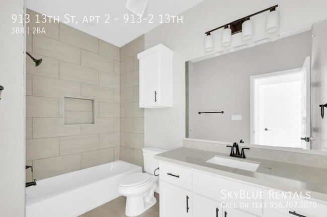 Building Photo - 913 S 13th St