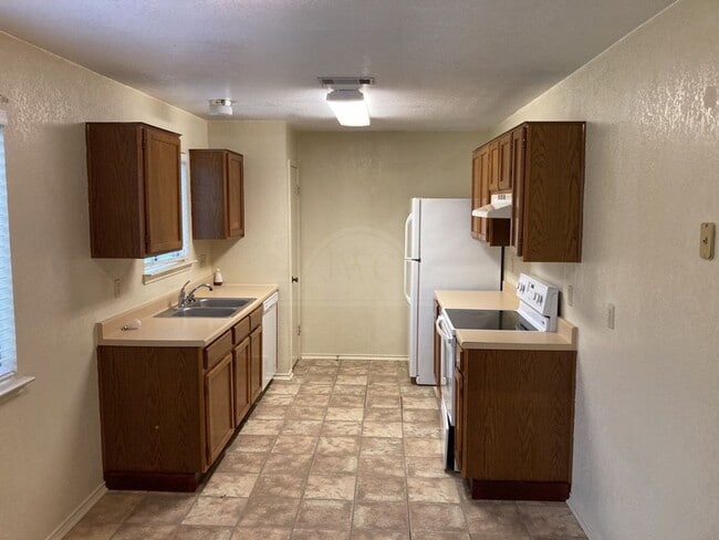 Building Photo - 2006 Dickens Dr