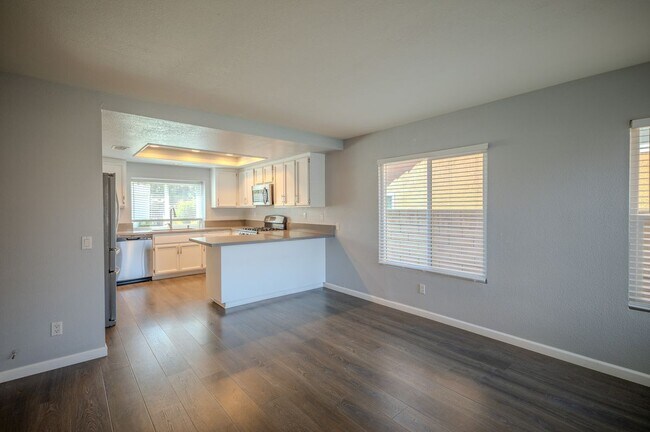 Foto del edificio - 3099 Oakview Ln