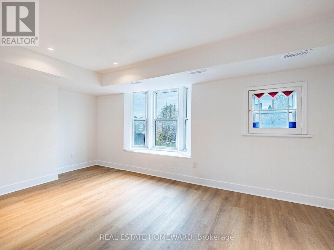 Primary Photo - 66 Melville Ave