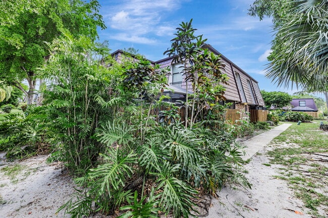 Building Photo - 7506 Courtyard Run E