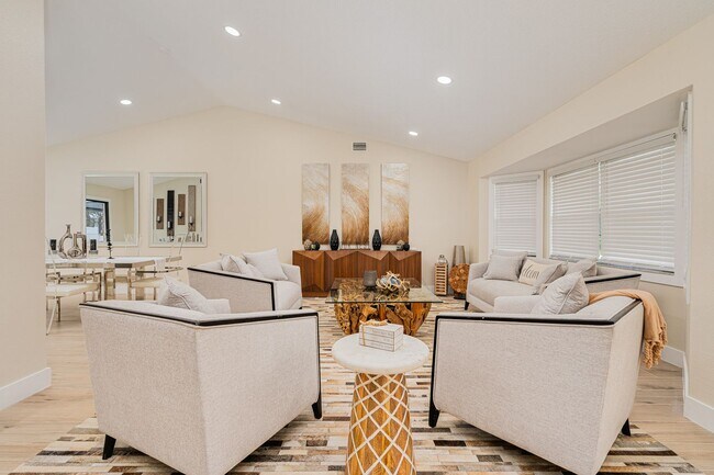 Foto del edificio - Coastal Elegance in Ponce Inlet’s Light Ho...