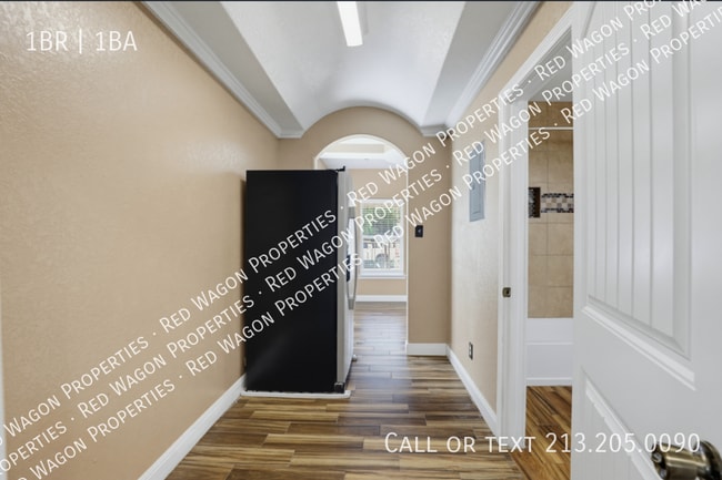 Building Photo - 236 E Dullnig Ct