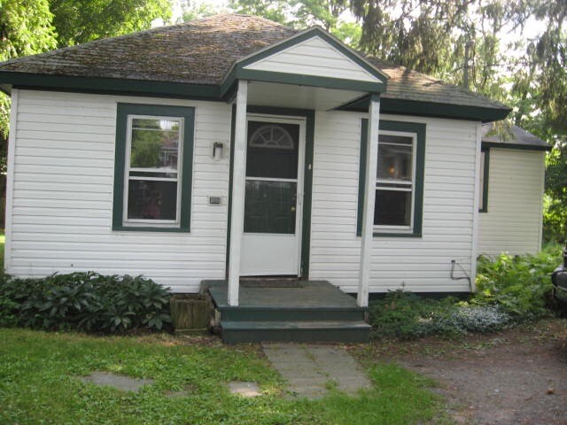 Primary Photo - 56 1/2 Salina St