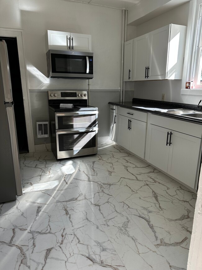 Building Photo - 15 LLC-54 Sailly Avenue