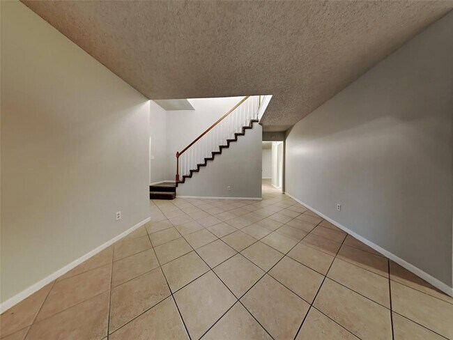 Foto del edificio - 18163 Holly Green Dr