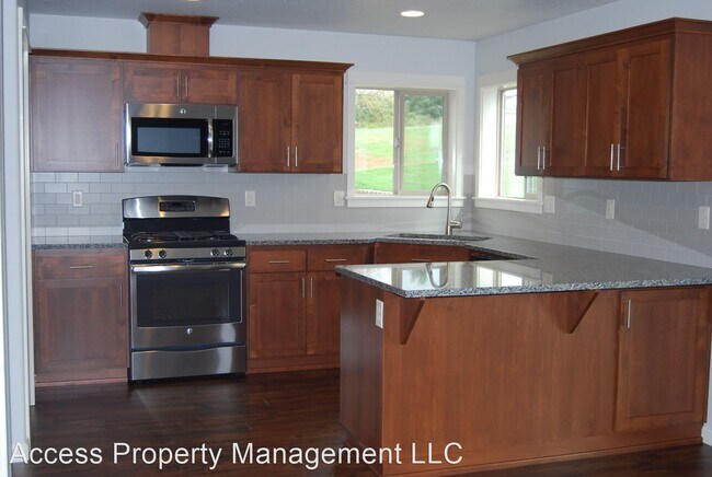 Foto del edificio - 5 br, 2.5 bath House - 320 SW Mt Rainier St