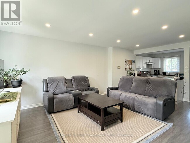 Photo du bâtiment - 700-700 Exeter Rd