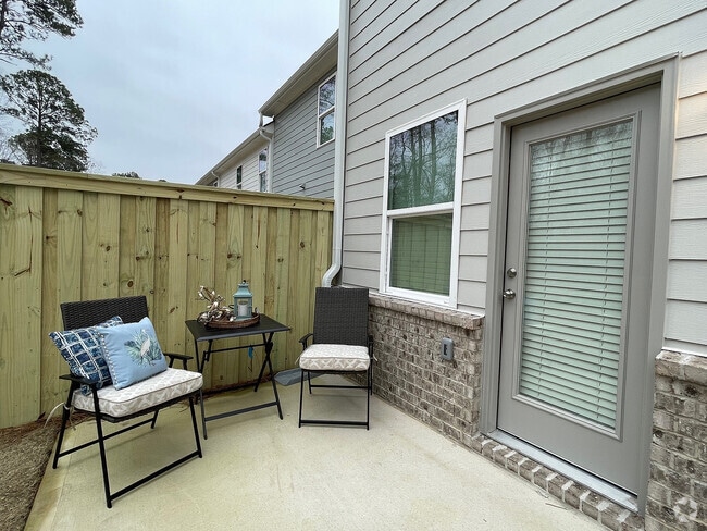 Building Photo - River Road Townhomes