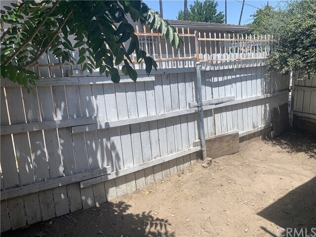 Building Photo - 932 N Arrowhead Ave