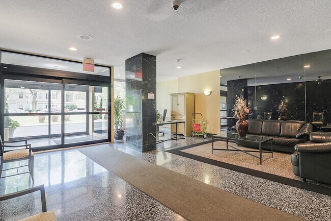 Foto del edificio - 65 Glenbrook Rd