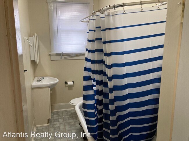 Building Photo - 3 br, 1 bath House - 19 Parkview Drive