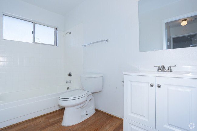 1BR, 1BA - 600 SF Bathroom - Azure Park