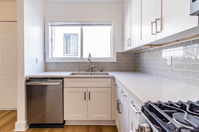 Building Photo - 317 N Vendome St