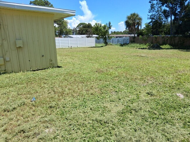 Foto del edificio - 2154 Inner Cass Cir