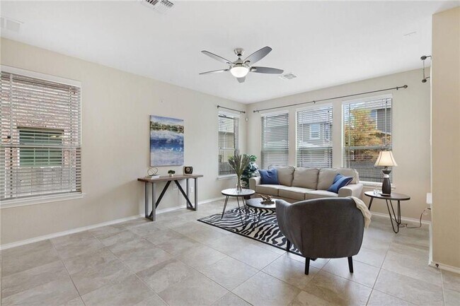 Foto del edificio - 404 Buttercup Creek Blvd