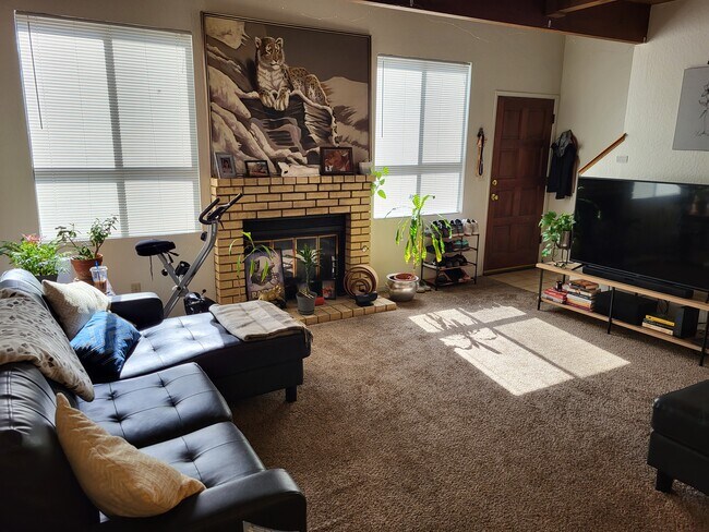 Foto del edificio - 49400 River Park Rd