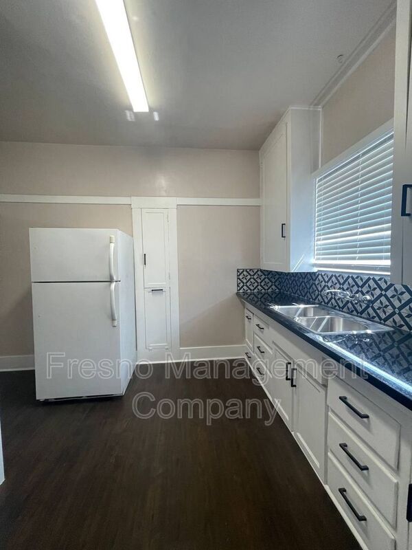 Foto del edificio - 841 E Weldon Ave