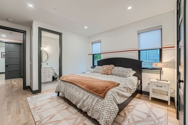 Building Photo - Stunning 4BDR New Build in Downtown Louisv...