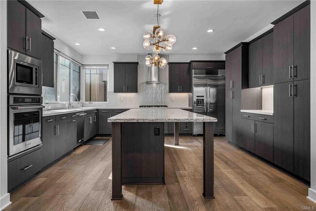 Building Photo - 5828 S Sparrow Ct