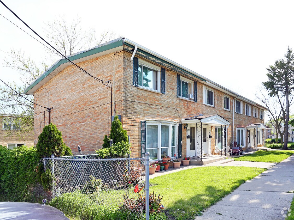 Primary Photo - 648-654 S Iowa Ave