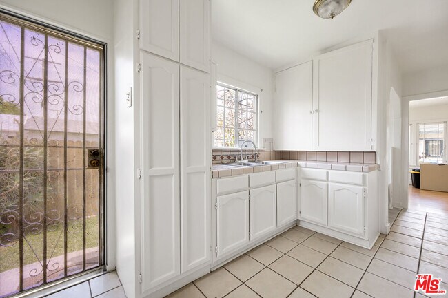 Foto del edificio - 1712 1/2 W 39th St