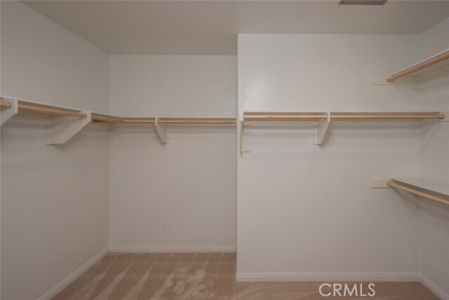 Building Photo - 158 Spectacle