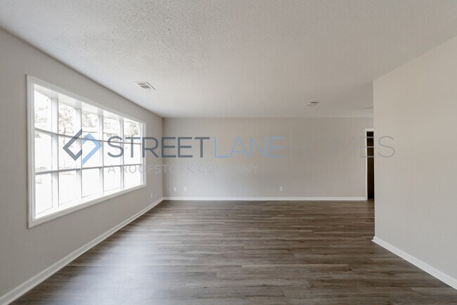Foto del edificio - SIGN LEASE BY 2/28 AND GET $250 OFF FIRST ...