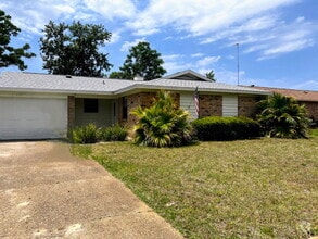 Building Photo - 137 Deville Dr