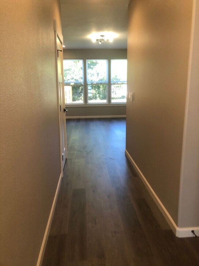 Building Photo - 2243