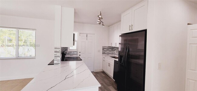 Foto del edificio - 801 NW 18th St