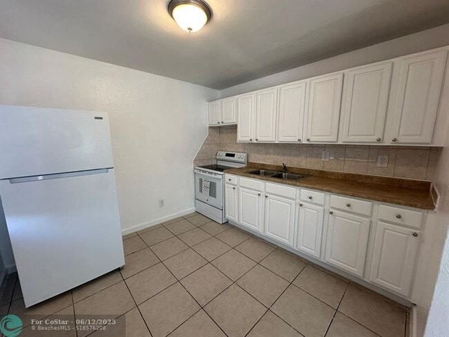 Foto del edificio - 1010 SW 16th Ave