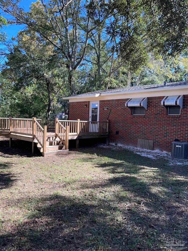 Building Photo - 8617 Satsuma Ave