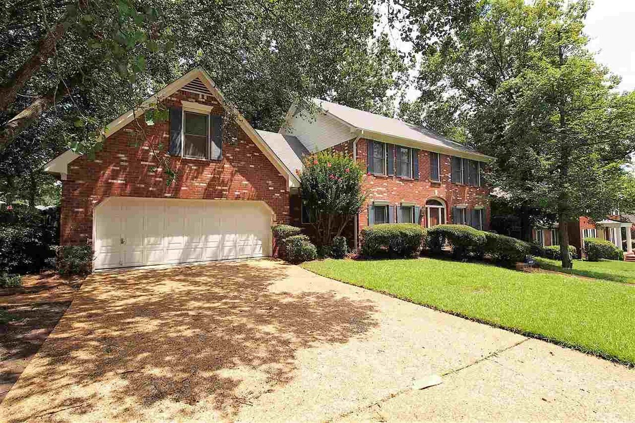 Primary Photo - 2 Dogwood Hill Dr
