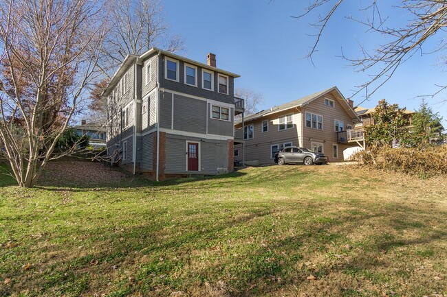 Building Photo - Montford Furnished Rental