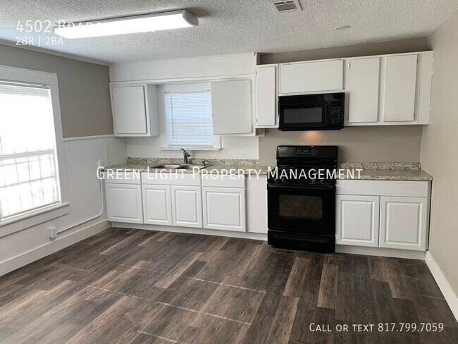 Foto del edificio - 4502 Bradshaw St